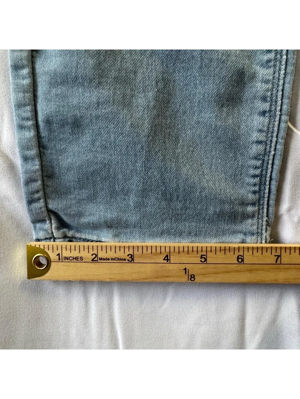 Signature Levi Jeans S37 Slim Light Wash Denim Stain Flaw